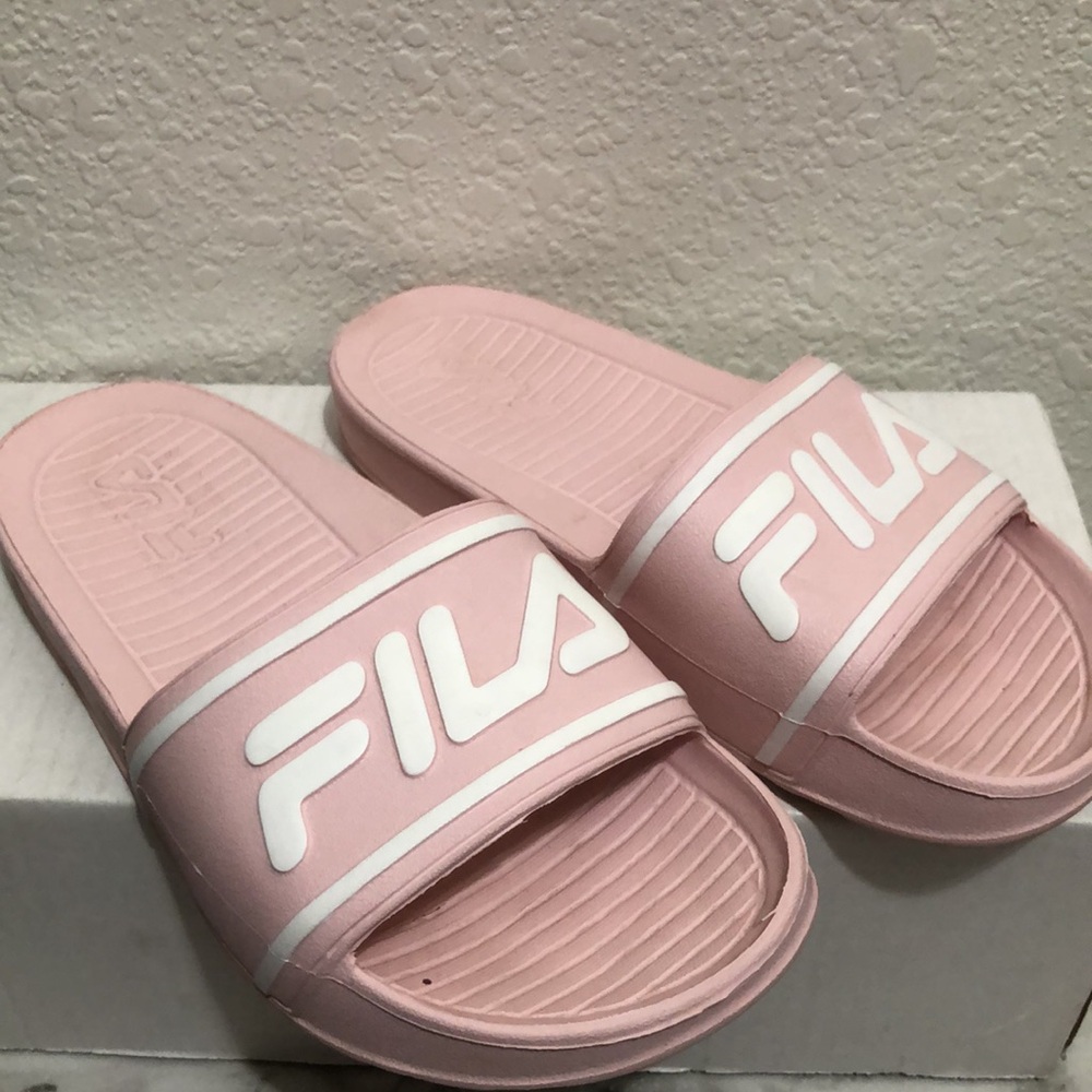 Fila slides - Picture 2 of 6